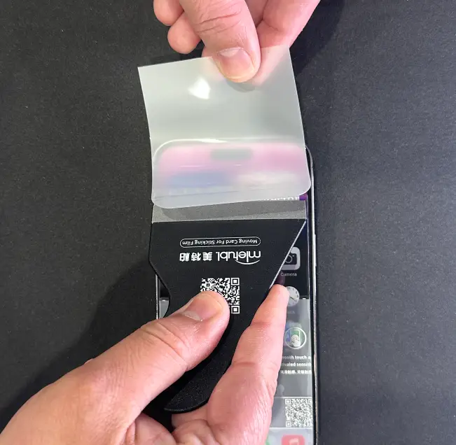 Smoothing from the center while removing the lower protective layer